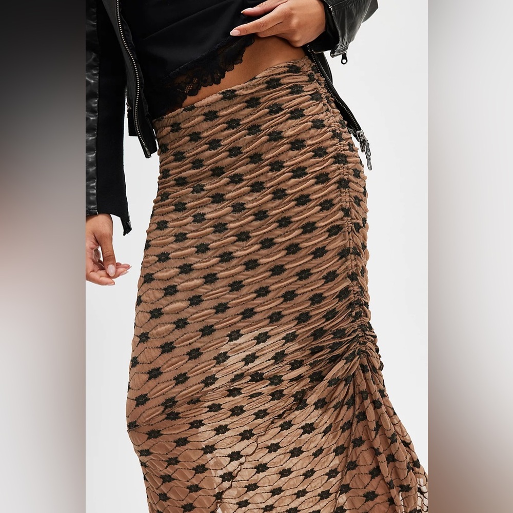 SOLD.    NWT FREE PEOPLE Margot Convertible Maxi Skirt Woodsmoke Size Large - Picture 4 of 11